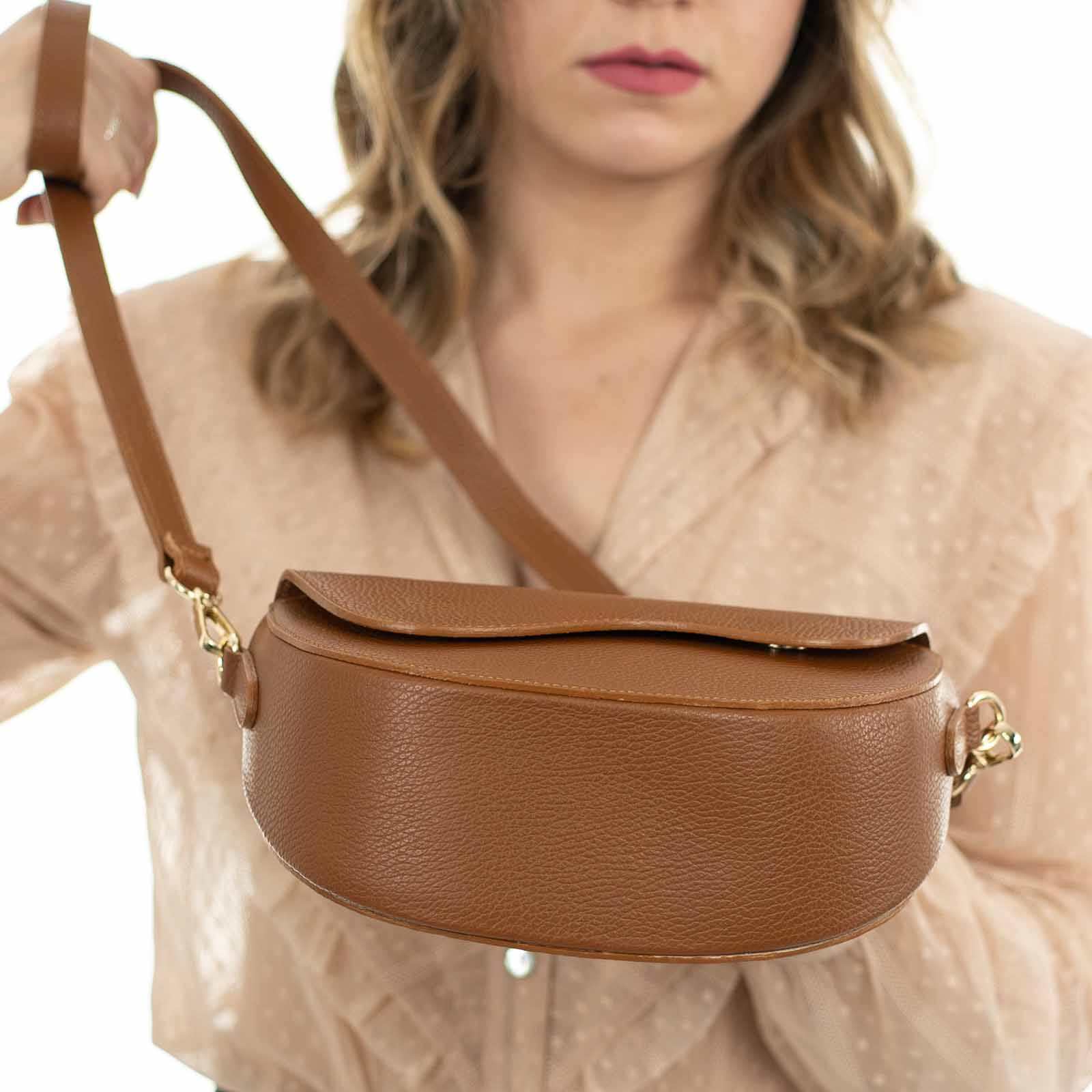 Borsa A Tracolla Mezza Luna In Vera Pelle Donna Con Patta Rindway
