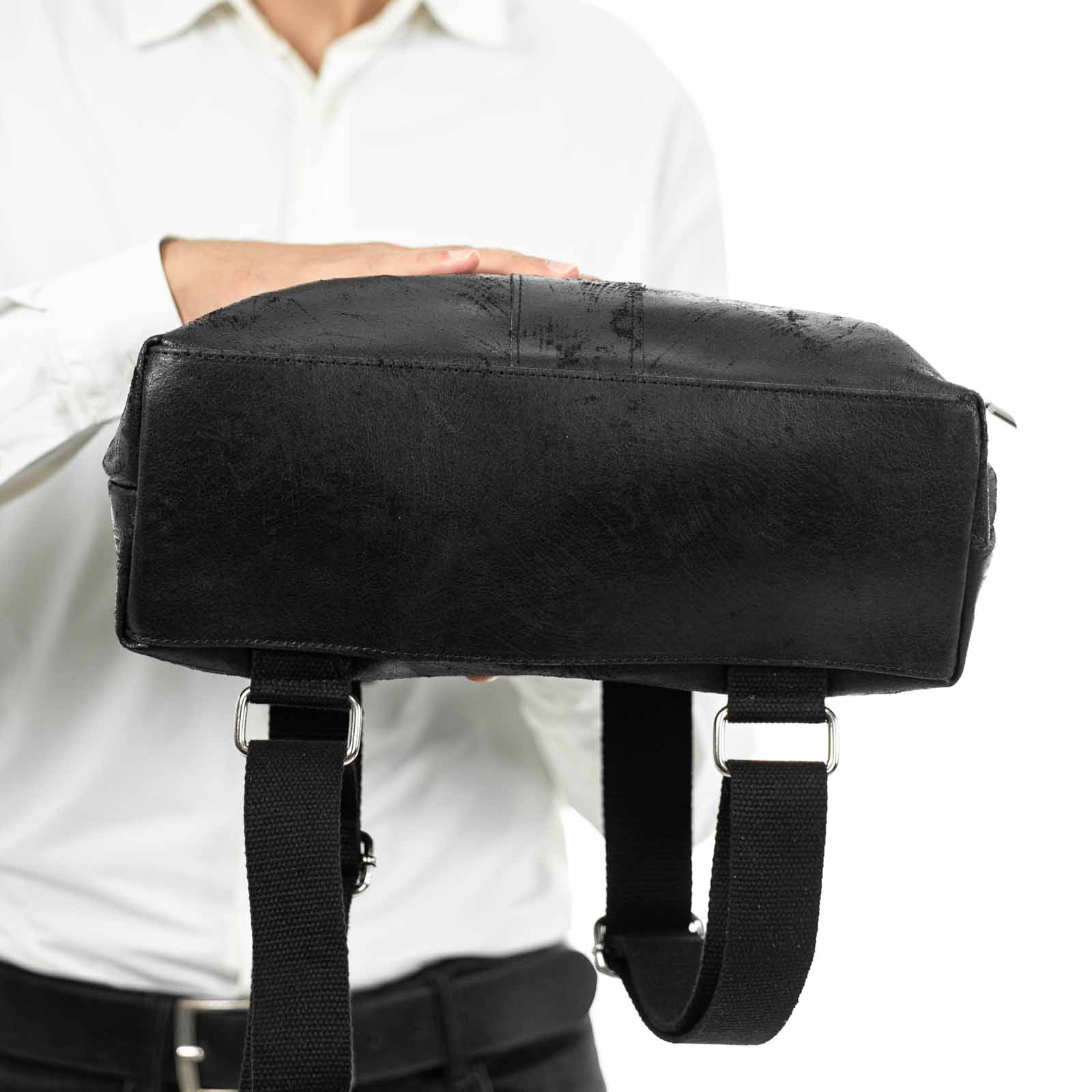 Zaino Borsa In Vera Pelle Uomo Dettagli Argento Rindway