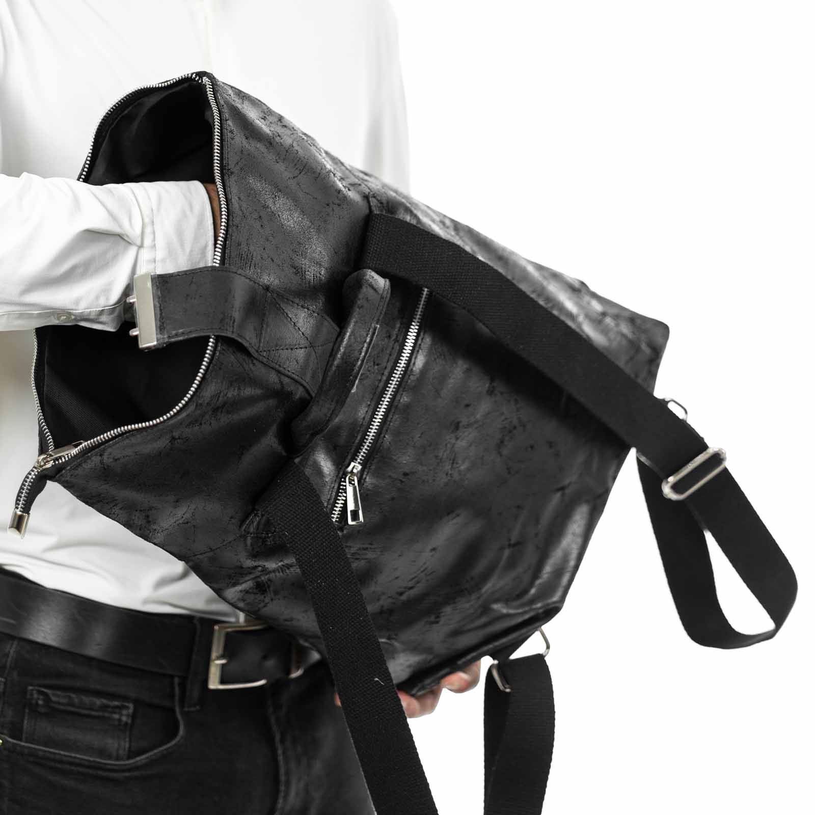 Zaino Borsa In Vera Pelle Uomo Dettagli Argento Rindway