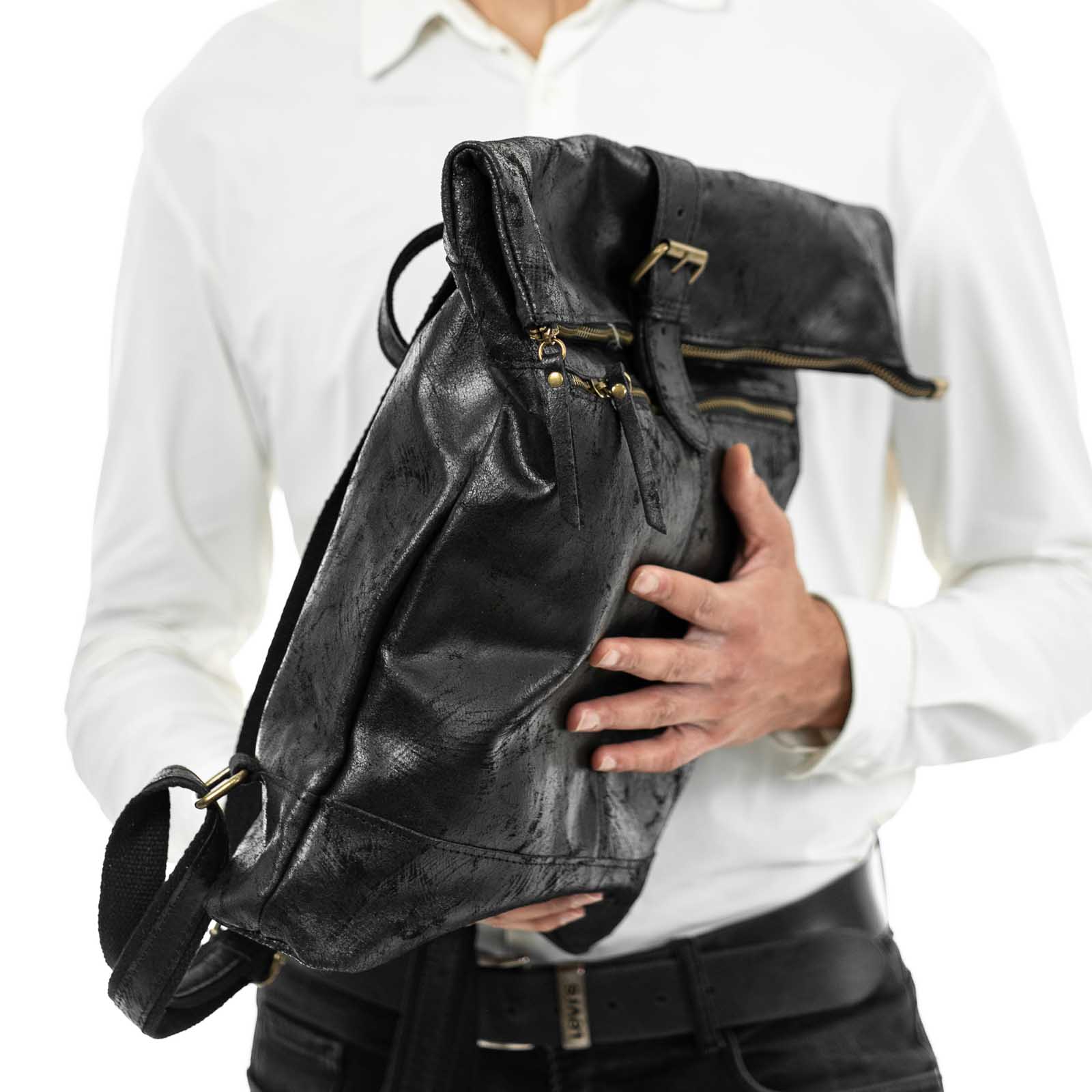 Zaino Borsa In Vera Pelle Uomo Dettagli Oro Rindway